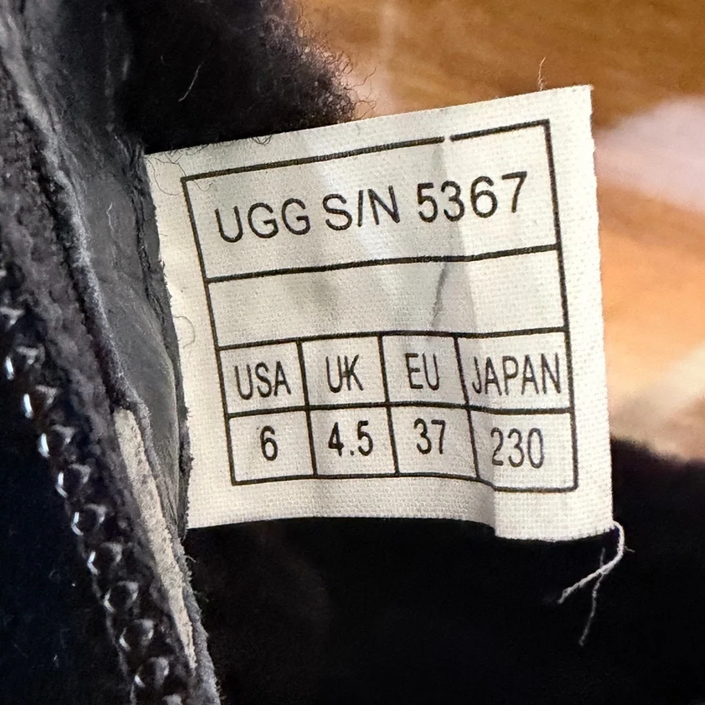 UGG SZ 37 Black Suede Sherpa Boots w Side Zip and platform heel.